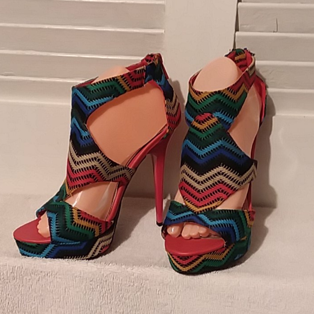 NWT☆ Love Culture Heels